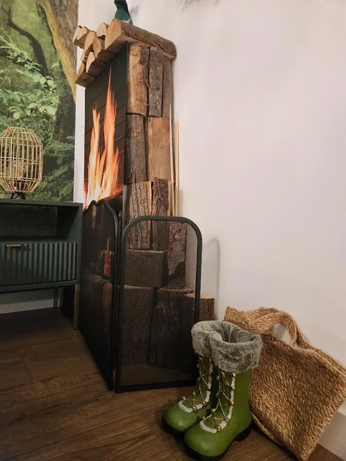 Wola Wyjatkowe: Luxe Studio with Jacuzzi, Sauna & Prosecco Warsaw