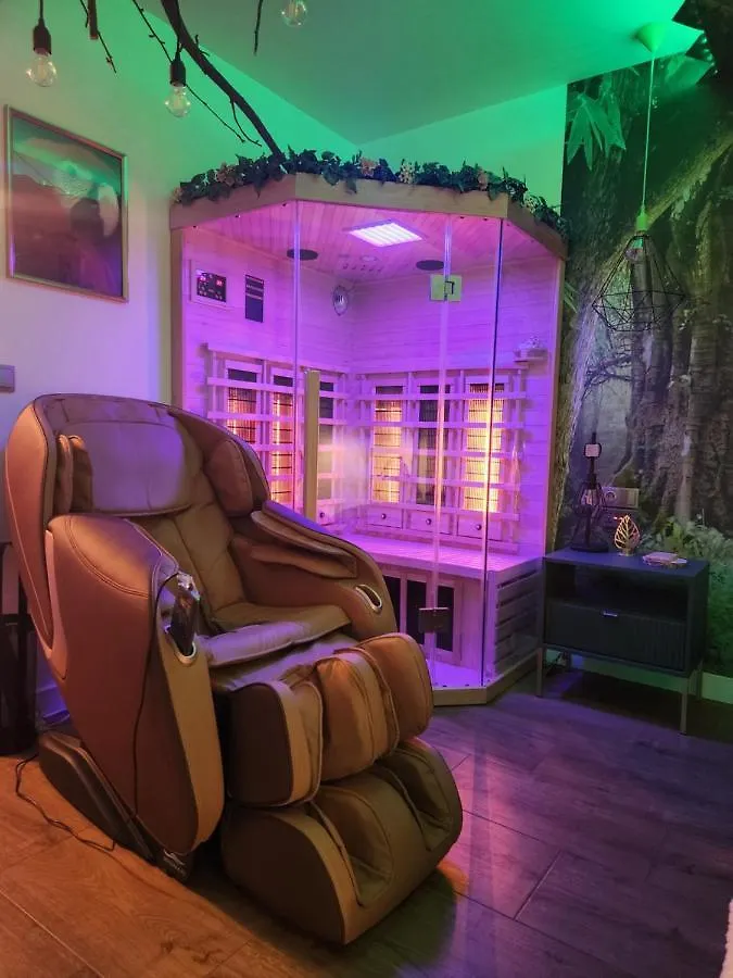 Wola Wyjatkowe: Luxe Studio with Jacuzzi, Sauna & Prosecco Warsaw 0*,  Poland