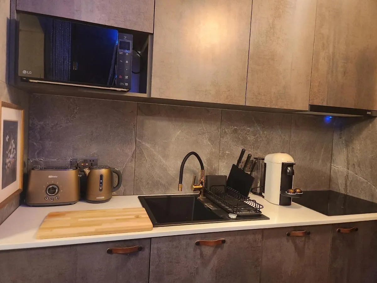 Wola Wyjatkowe: Luxe Studio with Jacuzzi, Sauna & Prosecco Warsaw 0*,