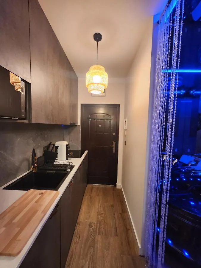 Wola Wyjatkowe: Luxe Studio with Jacuzzi, Sauna & Prosecco Warsaw Apartment